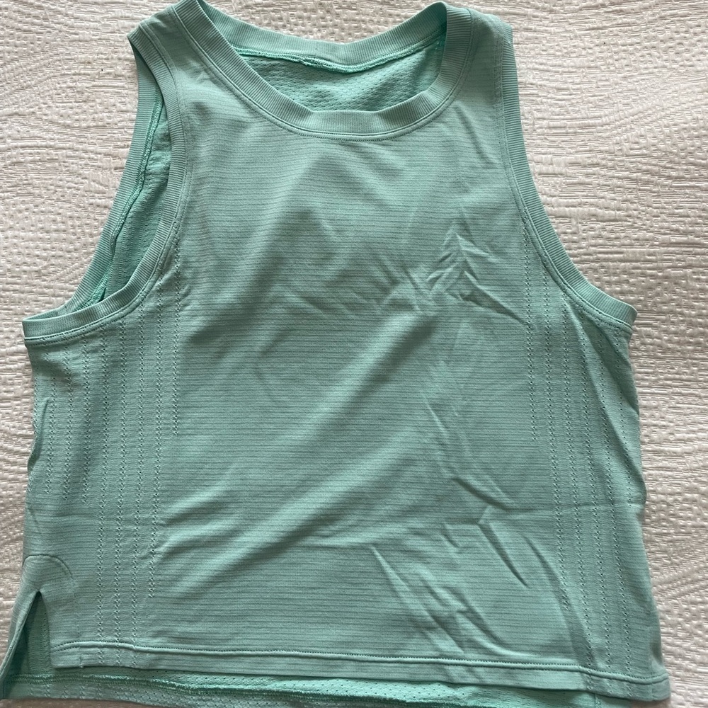 Lululemon train to be tank top